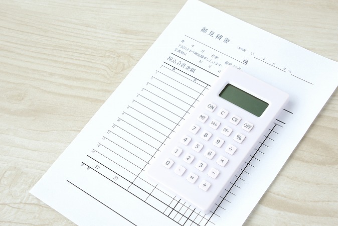 お見積書と電卓