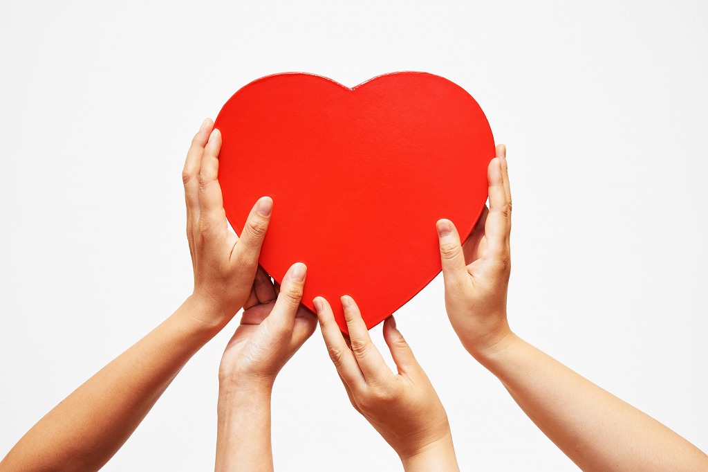 職場のチームワーク風景